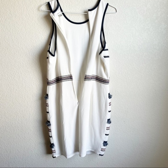 Adelyn Rae Sleeveless Knee Length Embellished White Dress size Large - Picture 6 of 7